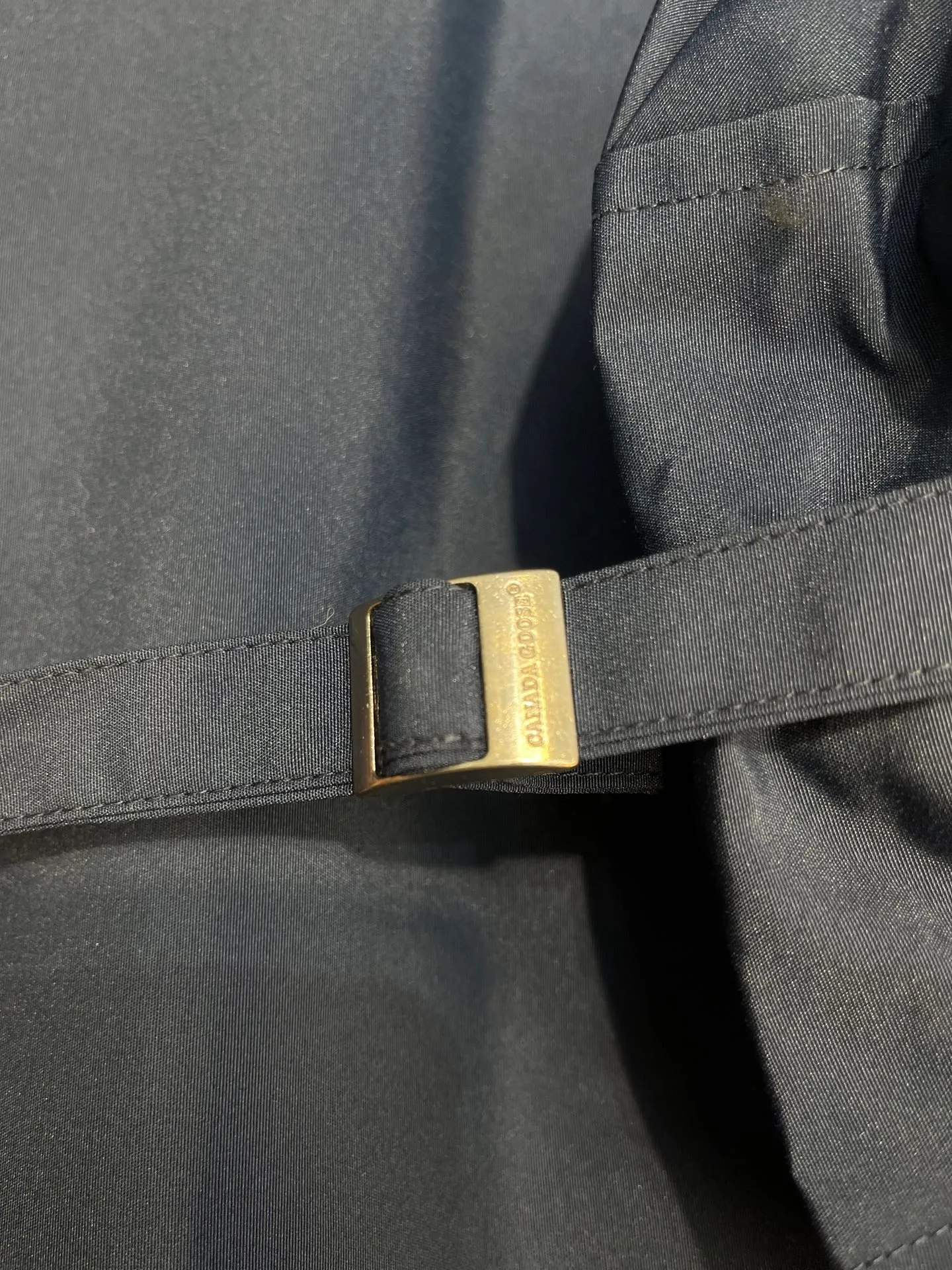 P840 𝘾𝘼𝙉𝘼𝘿𝘼 𝙂𝙊𝙊𝙎𝙀Big Goose 13# The design of Big Goose 13 is simple and elegant, a little longer than the 08 model, more suitable for men and suitable for business people. This down jacket is popular for its simple design, which is not only practical but also has a certain sense of fashion. In terms of applicability, the Daye 13 model provides good thermal insulation performance. Its thermal insulation coefficient is level 5, which can provide enough warmth and is suitable for wearing in cold environments. In addition, the Daye 13 model also has a high cost performance. Compared with other models, it provides a better balance between price and performance, making it more competitive in the market.  size：xs-xxl